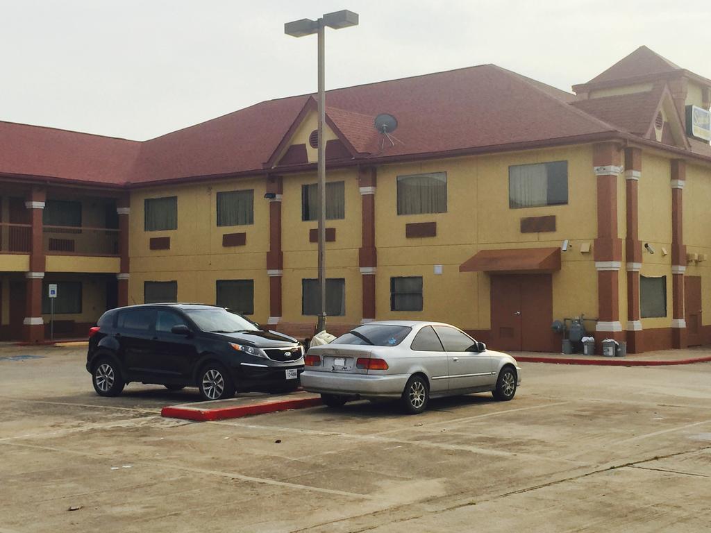 Scottish Inn & Suites Hobby Airport Houston Exterior photo