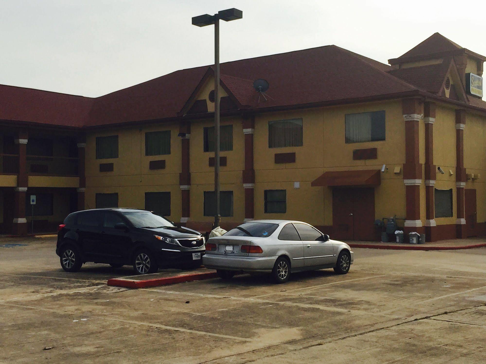 Scottish Inn & Suites Hobby Airport Houston Exterior photo