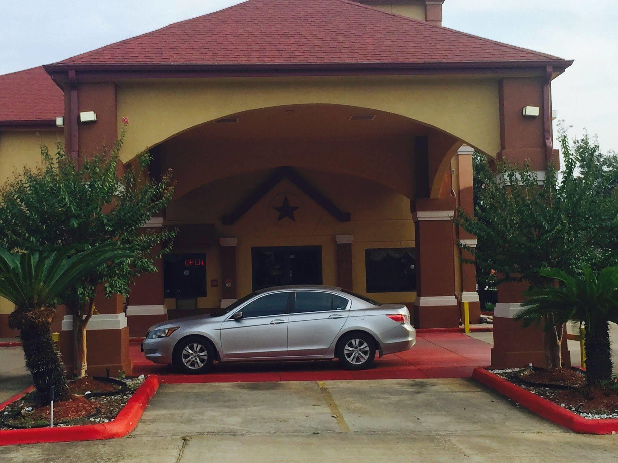 Scottish Inn & Suites Hobby Airport Houston Exterior photo